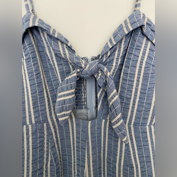 Lost + Wander Seersucker Blue & White Striped Romper w Pockets & Tie Front Large - Picture 5 of 11